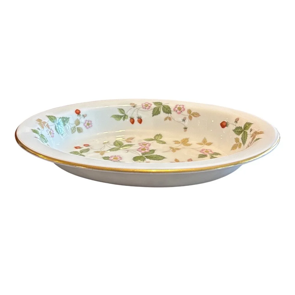 Wedgwood Wild Strawberry 10 inch Oval Serving Bowl China Made in England R4406